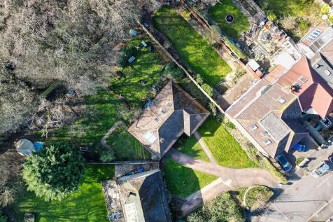 2 bedroom detached house for sale