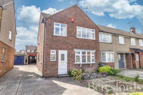3 bedroom end of terrace house for sale
