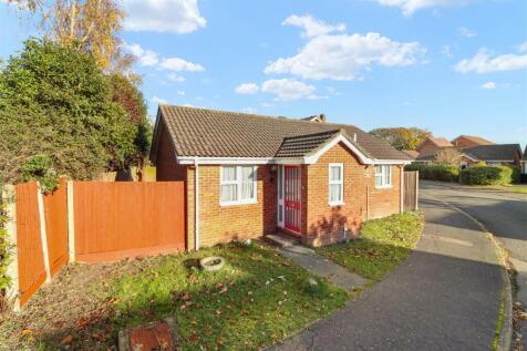 Cacklebury Close, Hailsham 2 bed detached bungalow for sale