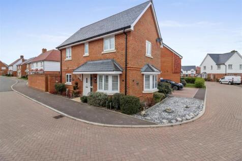 Honeysuckle Avenue, Hellingly, Hailsham 3 bed detached house for sale