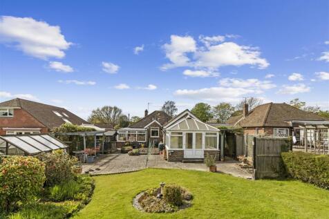 London Road, Hailsham 4 bed detached bungalow for sale