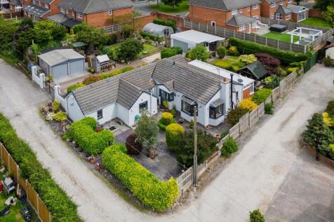 Bay Tree Court, Pentre Lane, CH7 3 bed detached bungalow for sale