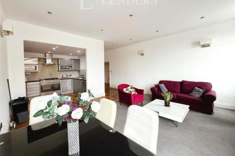 The Hard, Portsmouth, Hampshire 2 bed apartment for sale