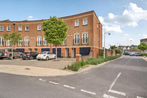 Minerva Crescent, Gunwharf Quays... 4 bed end of terrace house for sale