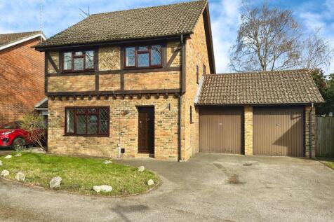 Comfrey Close, Farnborough, Hampshire 4 bed detached house for sale