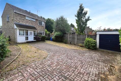 Farnborough, Hampshire 3 bed detached house for sale