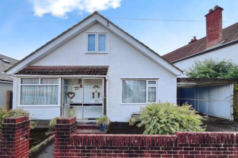 The Grove, Farnborough, Hampshire 4 bed detached house for sale