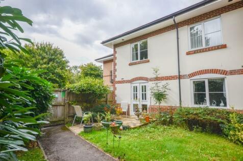 Chestnut House, Woodland Court... 1 bed flat for sale