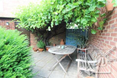 Whitehead Close, Dartford 4 bed house for sale