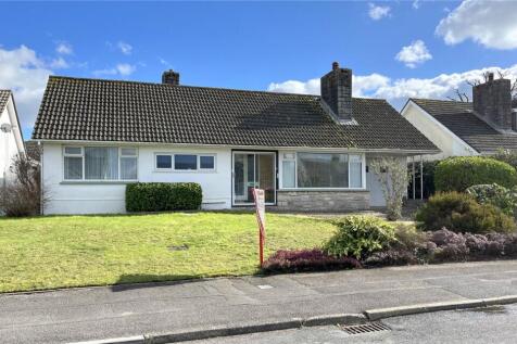 Felton Crescent, Highcliffe... 3 bed bungalow for sale