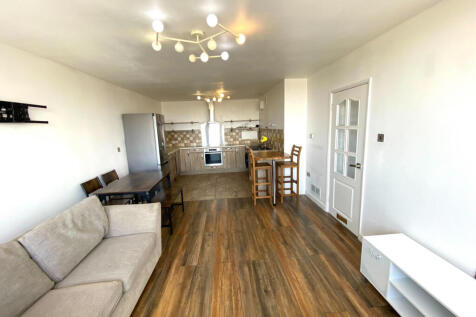 Kenilworth Court, Coventry CV3 6JA 2 bed flat for sale