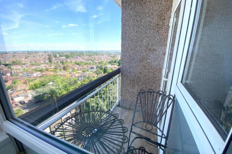 Kenilworth Court, Coventry CV3 6JA 2 bed flat for sale