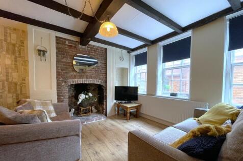 2 bedroom maisonette for sale