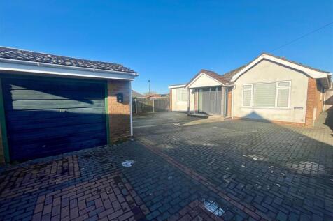 Squarey Close, Downton 3 bed detached bungalow for sale