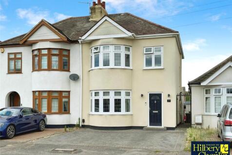 Upminster Road North, Rainham, RM13 3 bed semi