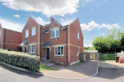 2 bedroom semi-detached house for sale