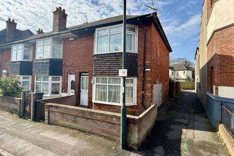 5 bedroom semi-detached house for sale