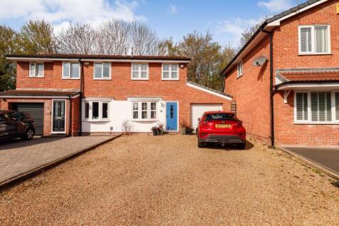 Ellesworth Close, Warrington, Old... 2 bed semi
