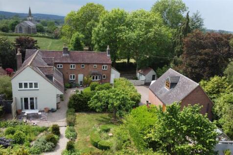 5 bedroom detached house for sale