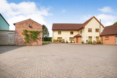 4 bedroom country house for sale