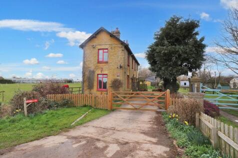 2 bedroom detached house for sale