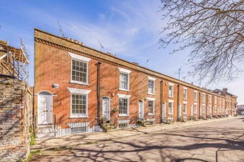 Gloucester View, Southsea 4 bed end of terrace house for sale