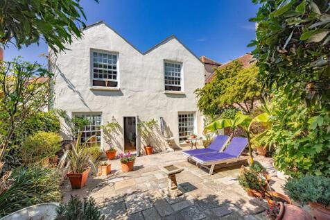 High Street, Old Portsmouth 3 bed semi