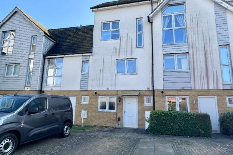 3 bedroom town house for sale