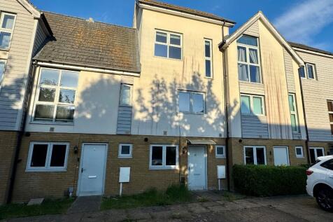 3 bedroom town house for sale