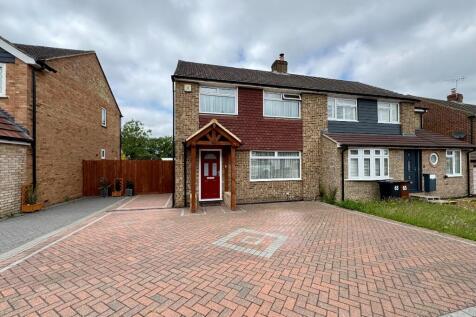 3 bedroom semi-detached house for sale