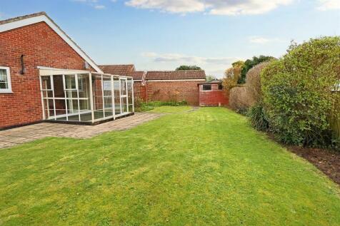 Elmdale Drive, Carlton Colville... 2 bed detached bungalow for sale