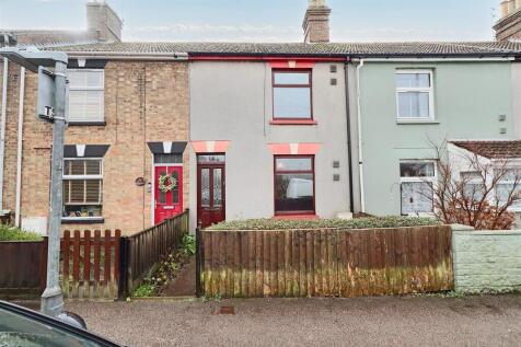 Victoria Road, Oulton Broad, Lowestoft 3 bed terraced house for sale