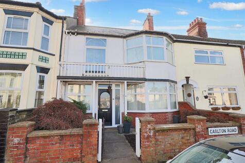 Carlton Road, Lowestoft 3 bed terraced house for sale