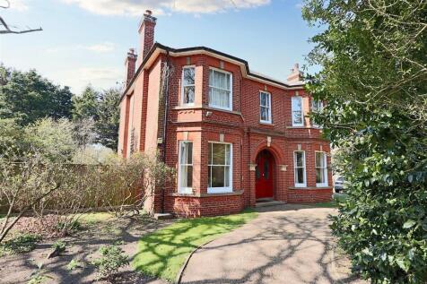 Yarmouth Road, Lowestoft 4 bed detached house for sale
