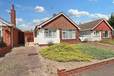 Witney Green, Lowestoft 2 bed detached bungalow for sale