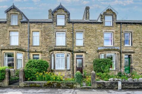Penyghent View, Settle BD24 4 bed terraced house for sale