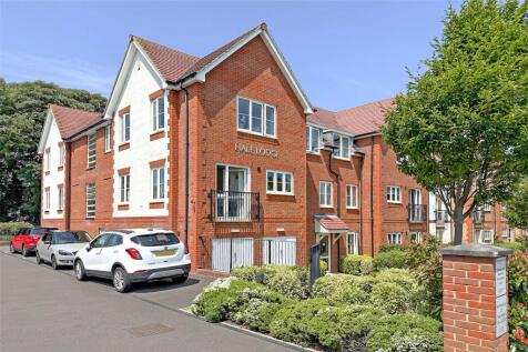 Hale Lodge, Fitzalan Road... 1 bed apartment for sale