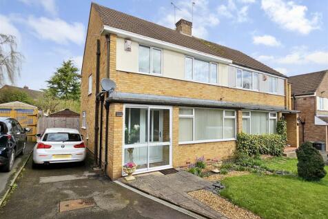 Holmwood Avenue, Kidderminster 3 bed semi