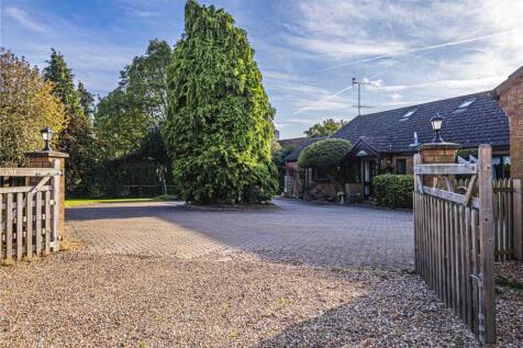 6 bedroom detached house for sale