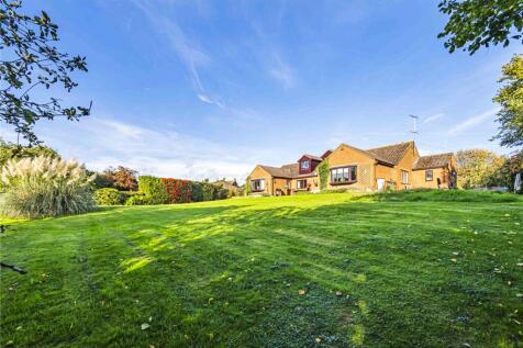 6 bedroom detached house for sale