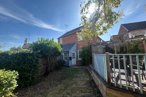 2 bedroom semi-detached house for sale
