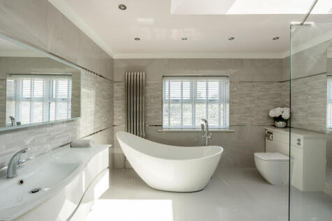 5 bedroom semi-detached house for sale