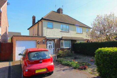 Football Close, Baldock, SG7 3 bed semi