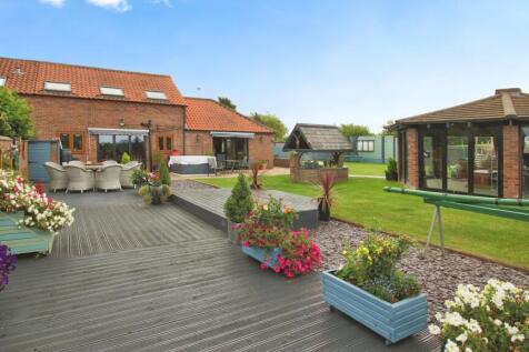 Storkhill Farm, Hull Bridge Road... 5 bed semi