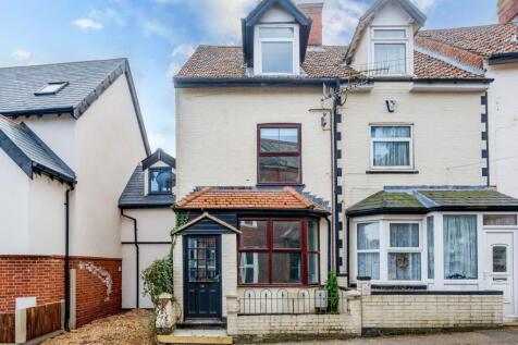4 bedroom link detached house for sale
