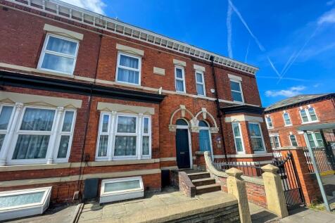 6 bedroom terraced house for sale