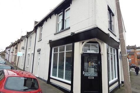 4 bedroom end of terrace house for sale