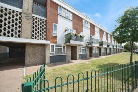 3 bedroom maisonette for sale