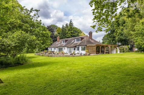6 bedroom detached house for sale