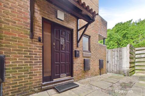 Tylers Place, Tilehurst, Reading... Studio for sale